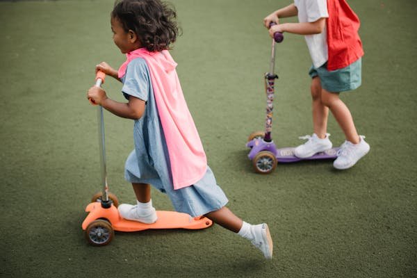 Trottinette 3 roues : le choix idéal pour les jeunes aventuriers